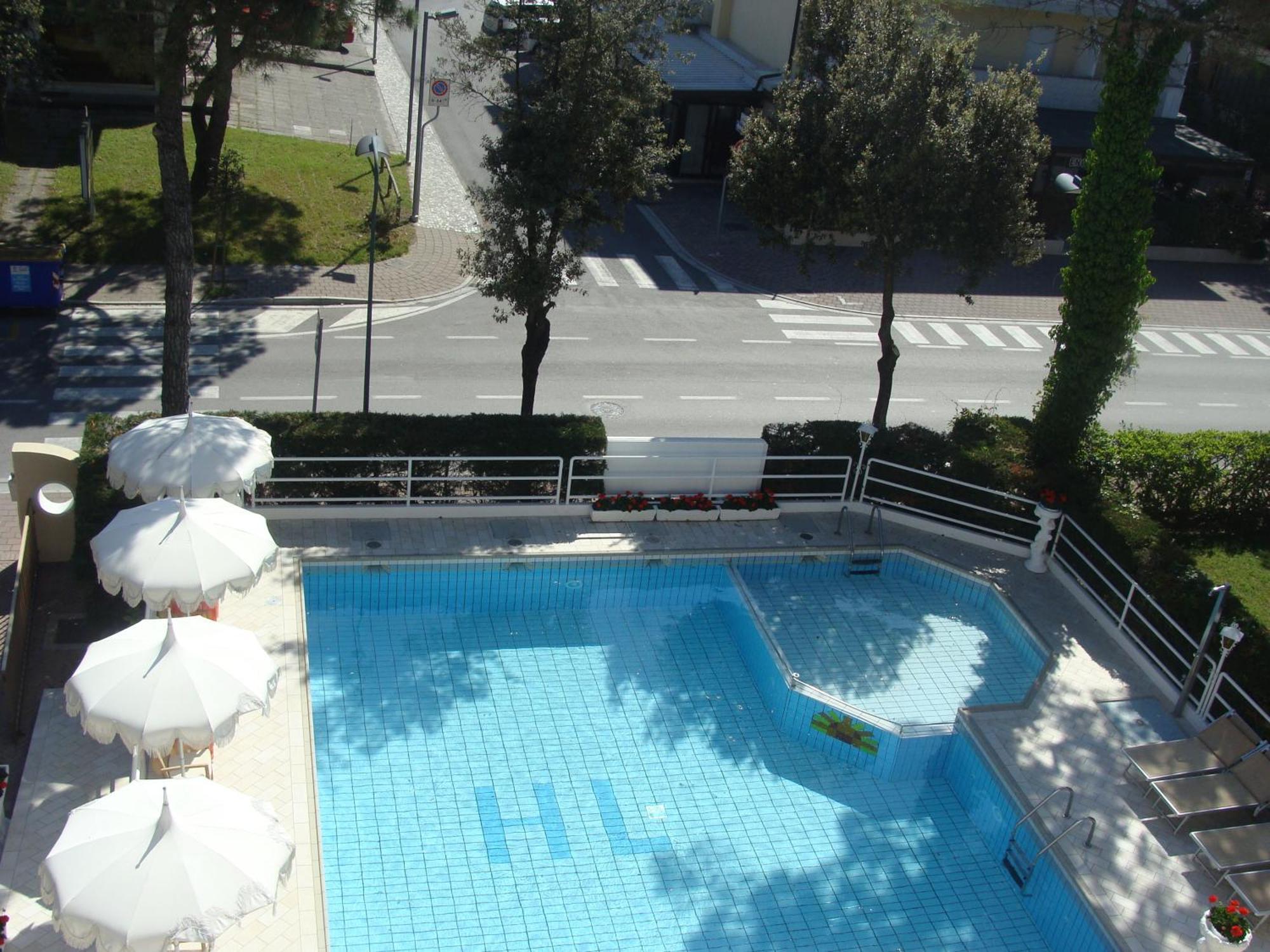 Hotel Villa Luisa Lignano Sabbiadoro Exterior foto